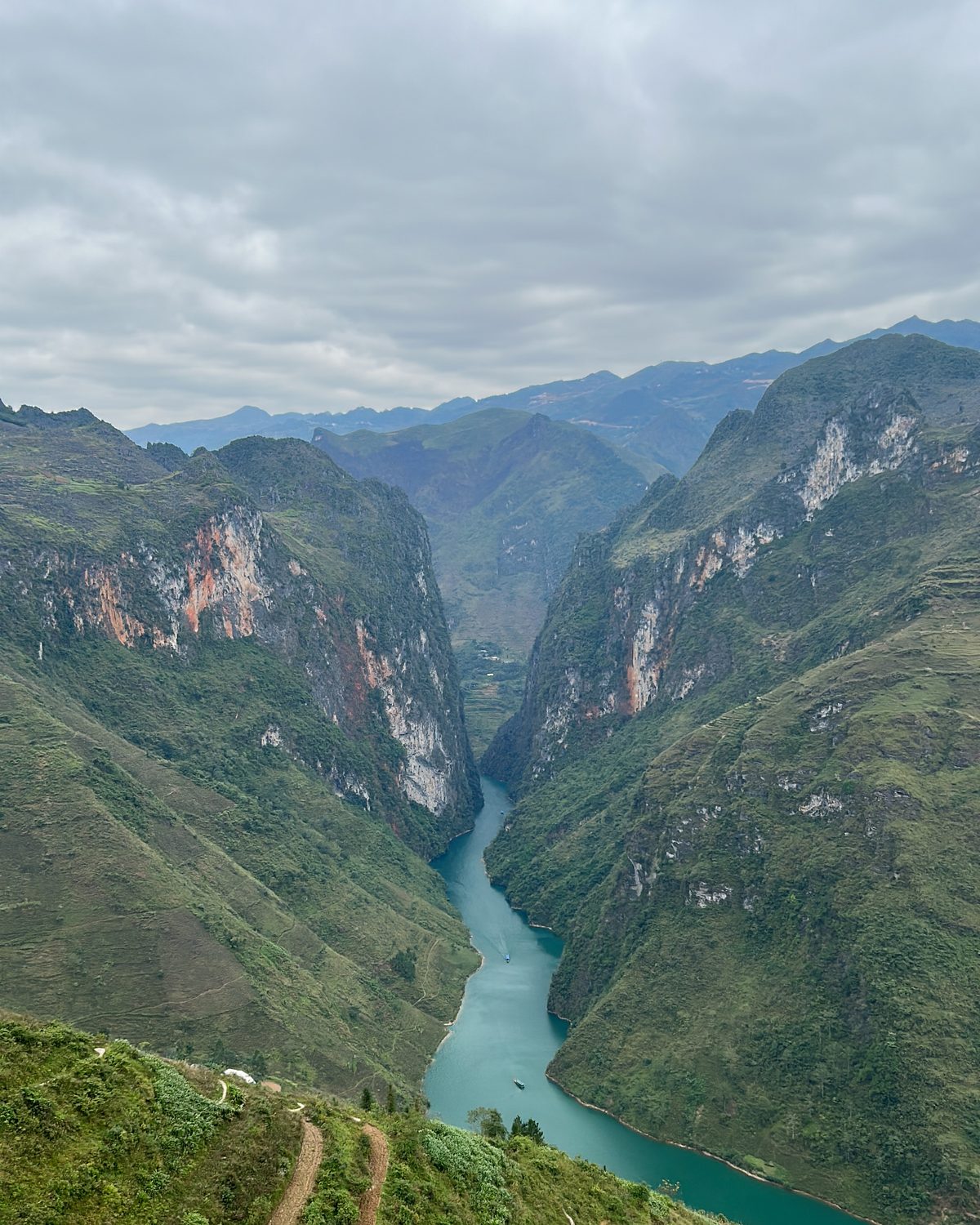 The turquoise Nho Que river winding through the canyon below the Ma Pi Leng pass on the Ha Giang loop